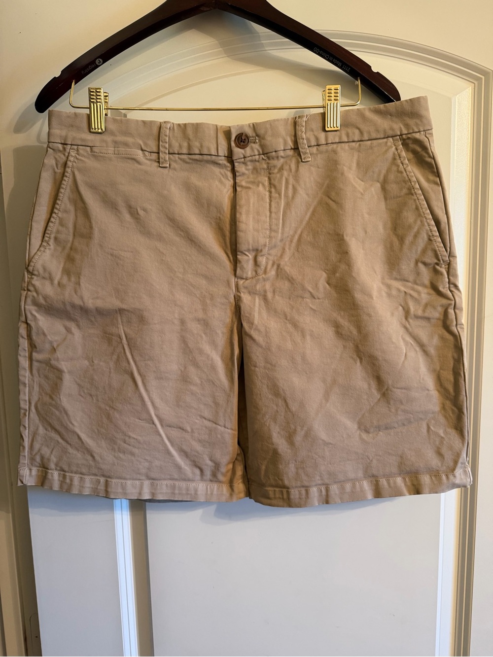 GAP Men's Tan Flat-Front Casual Shorts
